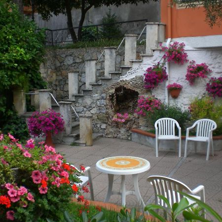 Orchidea Residence Hotel Finale Ligure Exterior foto