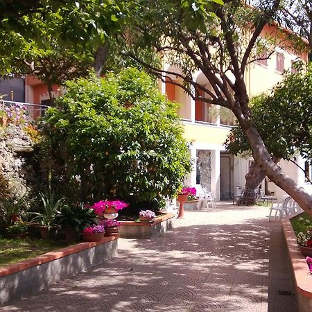 Orchidea Residence Hotel Finale Ligure Exterior foto